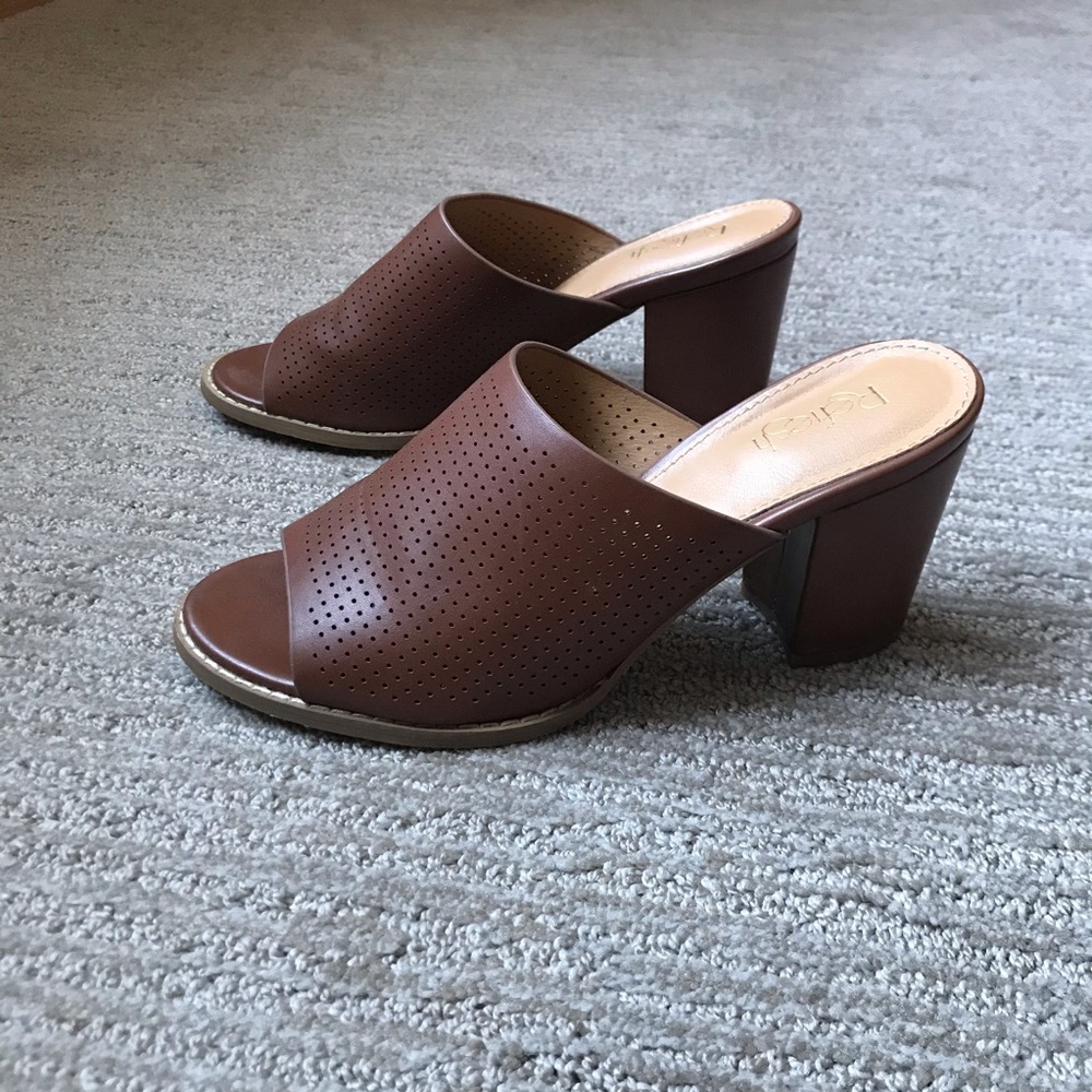Refresh Ariba Dark Camel Brown Perforated Block Heel Slip On Mules In Size 8.5